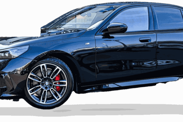 BMW 520d — czarna limuzyna, ujęcie z przodu z boku