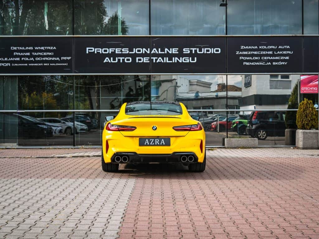 BMW M8 Competition — tył, poczwórne końcówki wydechu
