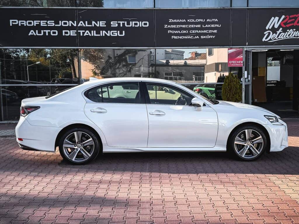 Lexus GS 200 — sylwetka z boku, prawa strona