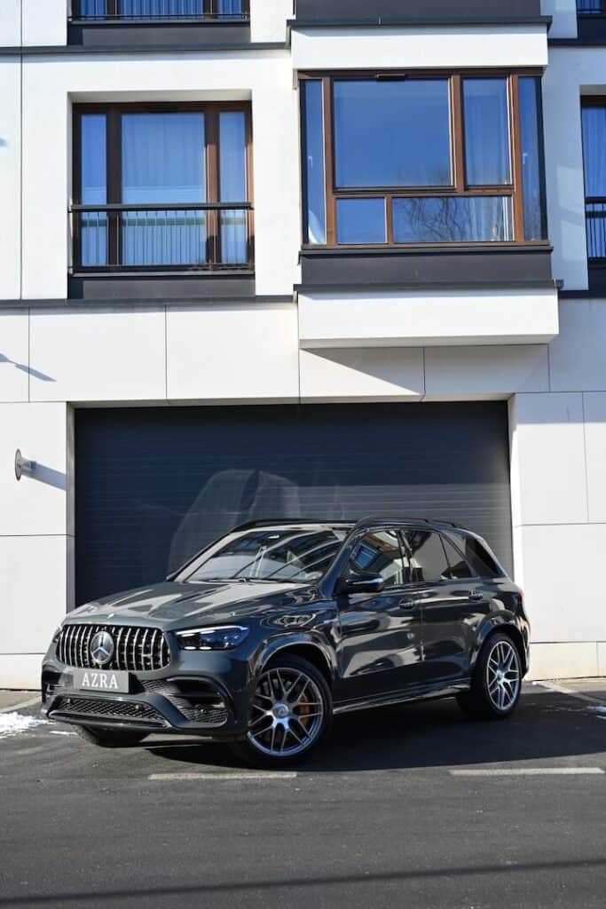 Mercedes-Benz AMG GLE 63S — przód z boku, ujęcie z dystansu