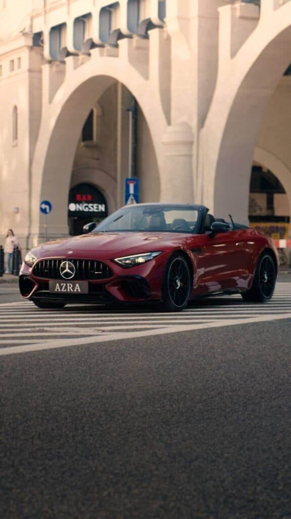 Mercedes-Benz AMG SL 63 — przód, dach opuszczony, ulica w centrum miasta