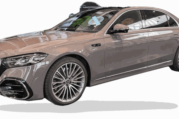Mercedes-Benz S450d — limuzyna klasy S, ujęcie z przodu z boku
