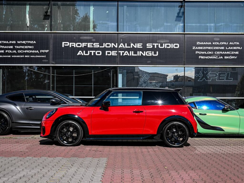 MINI Cooper S — bok, ujęcie szerokie